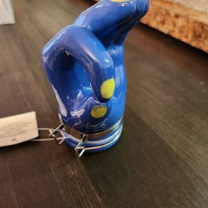 Ceramic okay hand for any spices. New in box